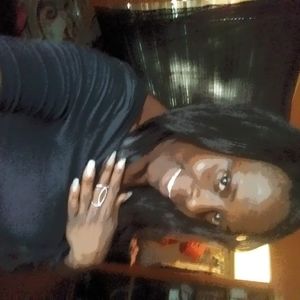 Meet your Posher, Monique